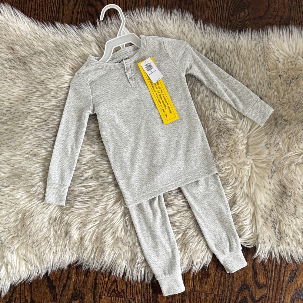 💕2/$30💕 2T NWT Toddler Snug Fit Ribbed Henley Pajama Set